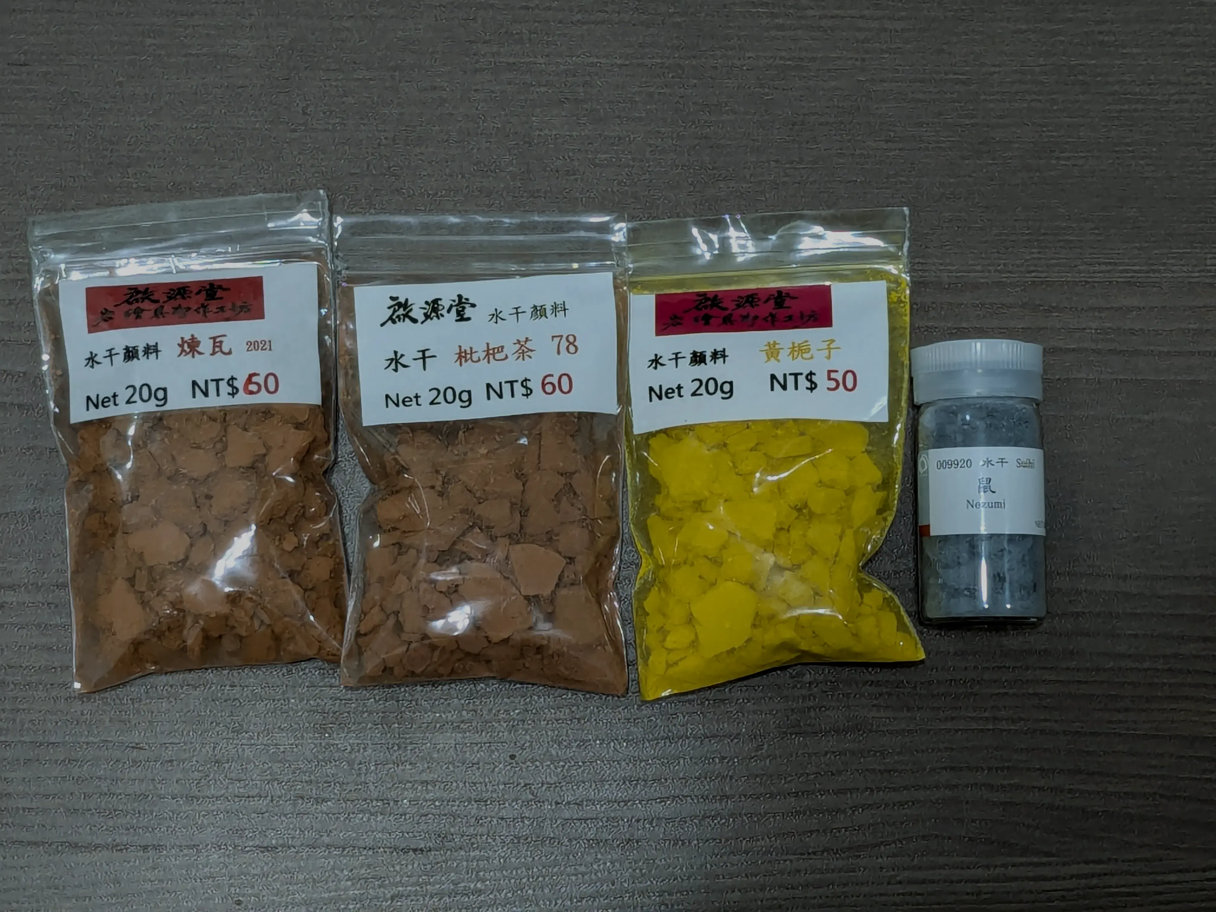 /images/painting/膠彩/兩支牙刷/材料/s4.webp